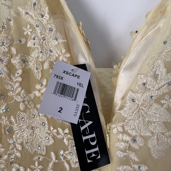 Yellow ballgown style prom dress - Picture 6 of 8